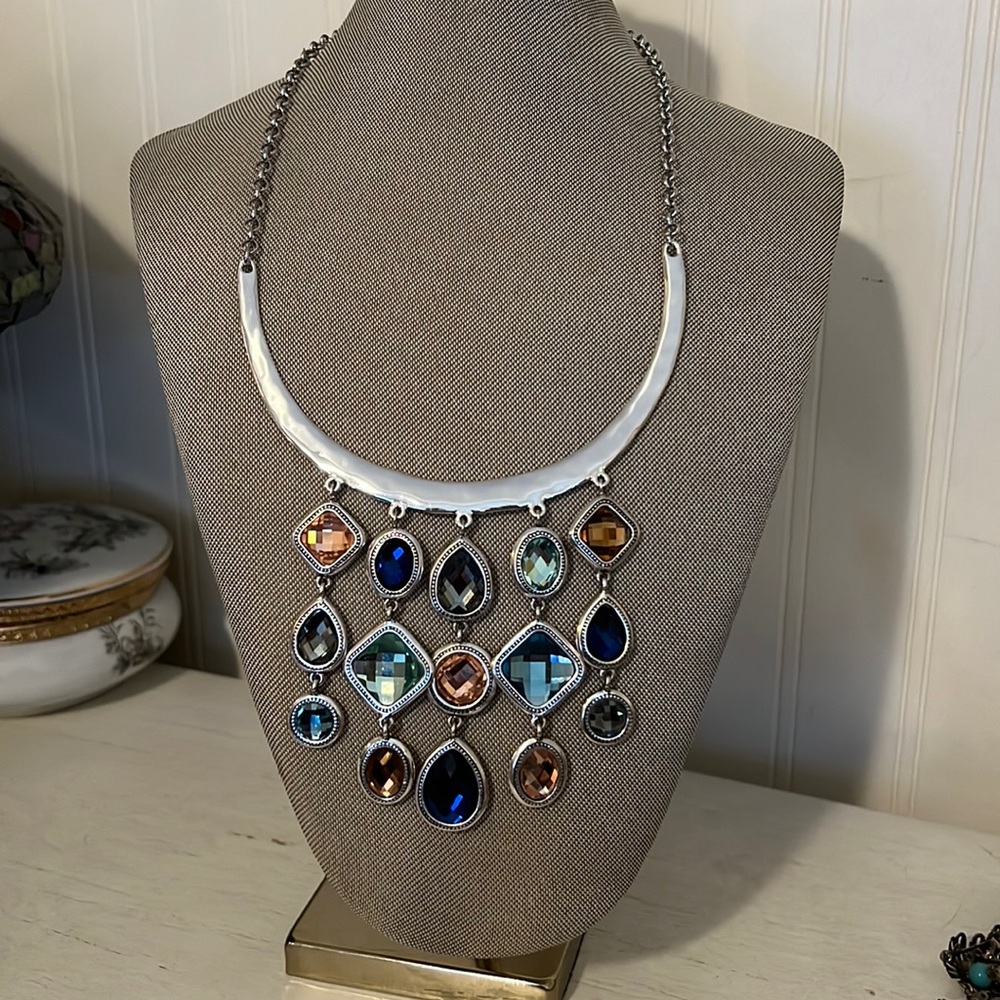 Chic Silver and Blue Gemstone Necklace